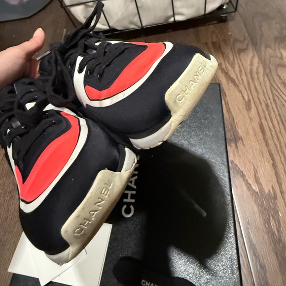 Authentic Chanel sneakers size 37 - Picture 4 of 11